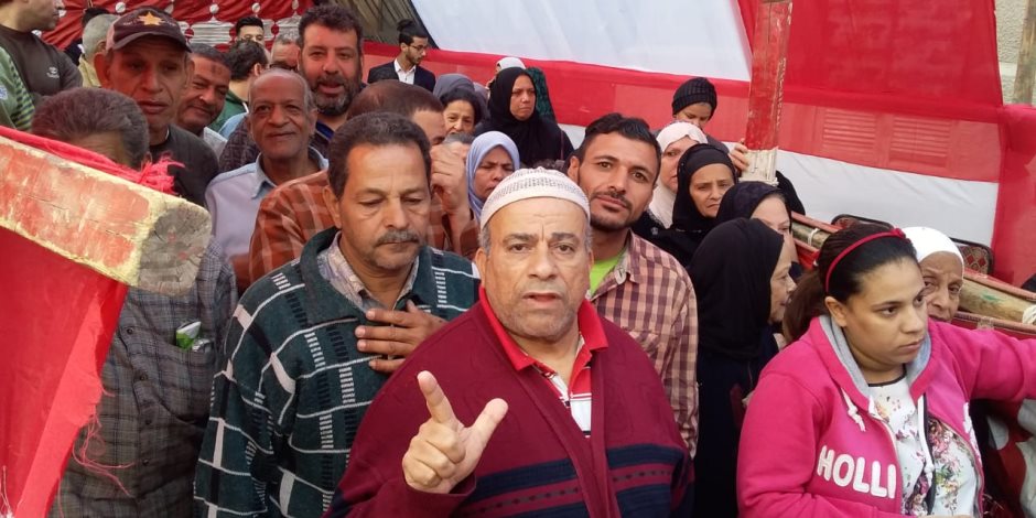 الناخبون يتوافدون على مدرسة السيدة عائشة في روض الفرج (صور) 