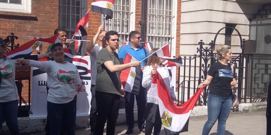 لليوم الثاني.. المصريون في لندن يدلون بأصواتهم في الاستفتاء على التعديلات الدستورية 