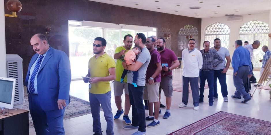 ابناء الجالية المصرية فى مسقط يواصلون تصويتهم على التعديلات الدستورية لليوم الثالث (صور) ابناء الجالية المصرية فى مسقط يواصلون تصويتهم على التعديلات الدستورية لليوم الثالث (صور)