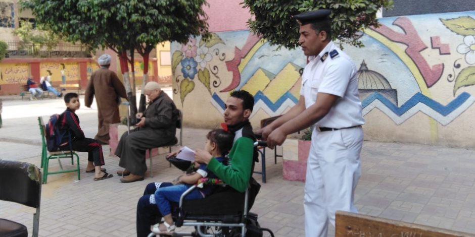 استفتاء أجمل بوجود أصحاب الهمم.. ذوى الاحتياجات خطفوا الأضواء بالتصويت على التعديلات الدستورية استفتاء أجمل بوجود أصحاب الهمم.. ذوى الاحتياجات خطفوا الأضواء بالتصويت على التعديلات الدستورية