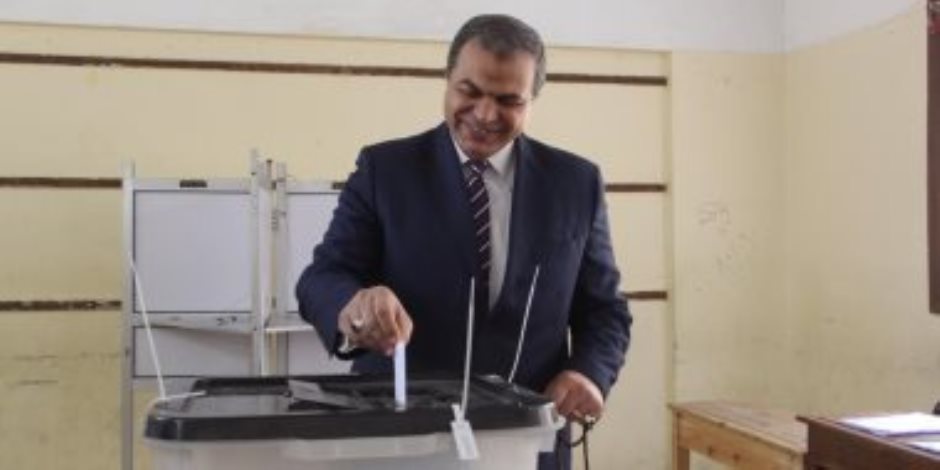 وزير القوى العاملة يدلي بصوته في الاستفتاء على التعديلات الدستورية 