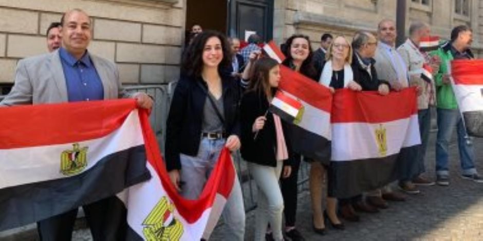 سفير مصر بواشنطن: المصريون بالخارج أعطوا رسالة قوية بمشاركتهم فى الاستفتاء