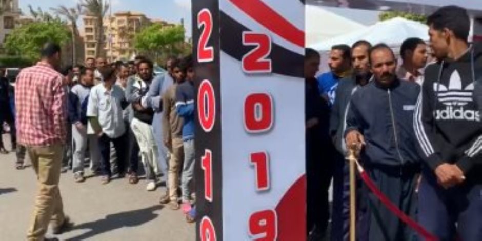 أطول طابور أمام لجنة الفردوس بمدينة بدر فى ثانى أيام الاستفتاء