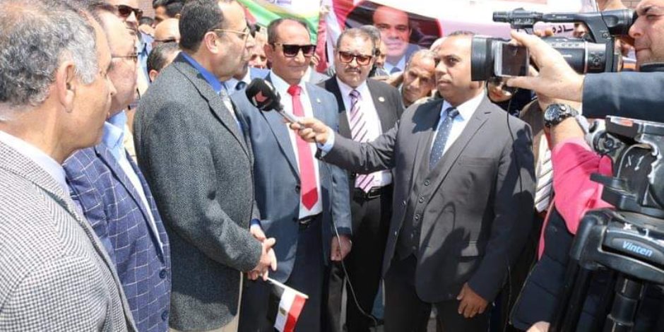 محافظ شمال سيناء يشارك في مسيرة لدعم التعديلات الدستورية بالعريش (صور)