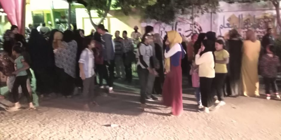 "وصلي صلي".. شباب البساتين يحتفلون بغلق اللجان الانتخابية