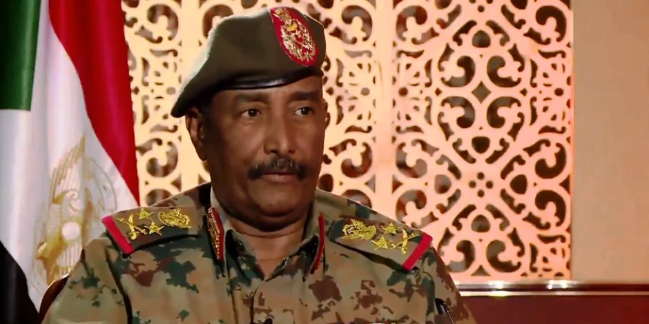 رئيس مجلس السيادة يتفقد القوات السودانية المرابطة على الحدود مع إثيوبيا