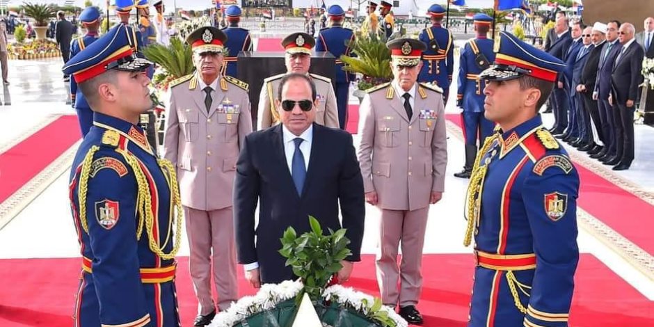 في ذكرى تحرير سيناء.. الرئيس السيسي يضع إكليل زهور على قبر الجندي المجهول (صور) 