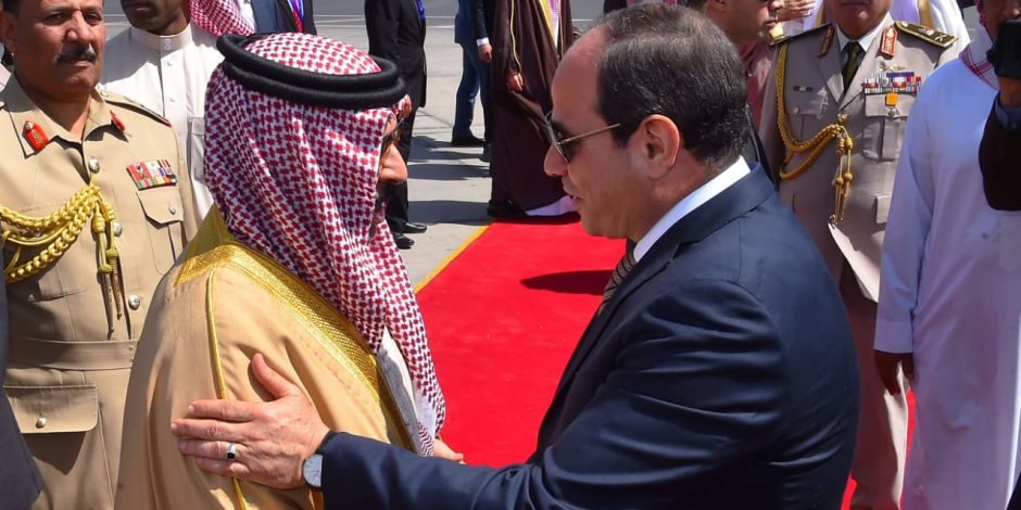الرئيس السيسي يودع ملك البحرين بمطار القاهرة فى ختام زيارته لمصر (فيديو)