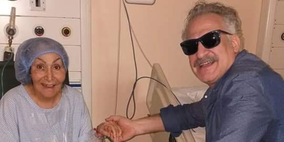 المخرج عمر زهران يطمئن جمهور سهير البابلى على صحتها من المستشفى (صور)