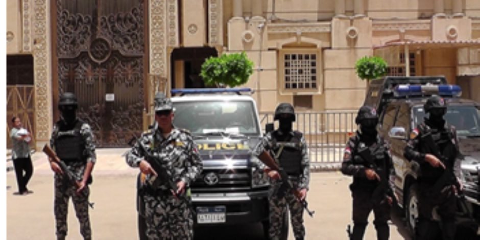 الشرطة بتعيد في الشارع.. استنفار أمني لتأمين احتفالات عيد الفطر المبارك (فيديو)