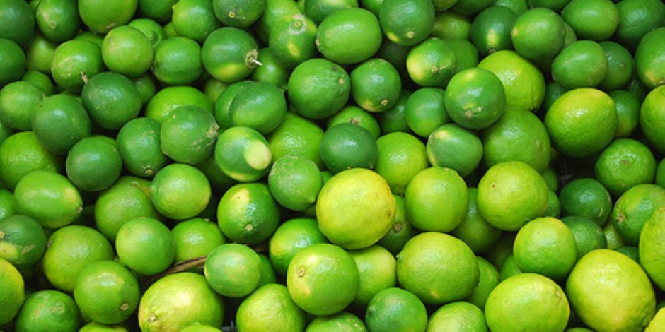 أسعار الليمون تتحدى «الزراعة» و«التموين»