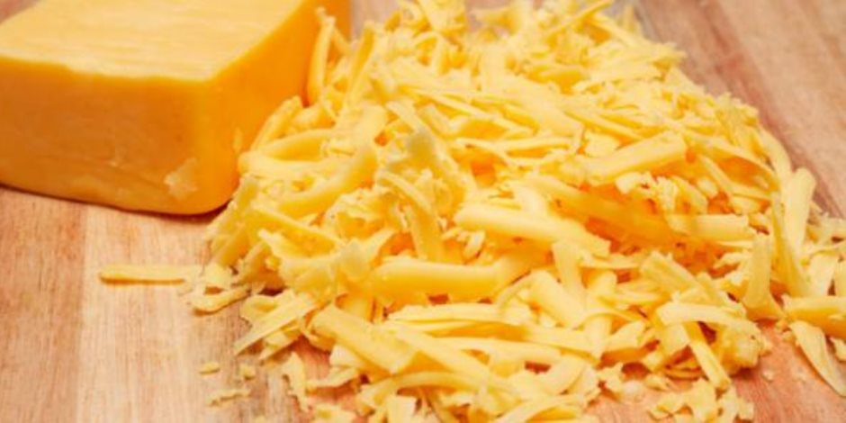 دراسة جديدة.. الجبنة الشيدر ترفع خطر الإصابة بالسرطان