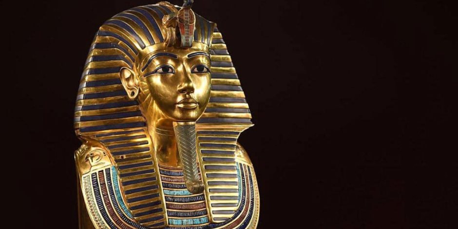 عالم مصريات بريطانى : اكتشاف الكتابة الهيروغليفية المخفية داخل مقبرة توت عنخ آمون دليل علي وجود نفرتيتى في غرفة مجاورة