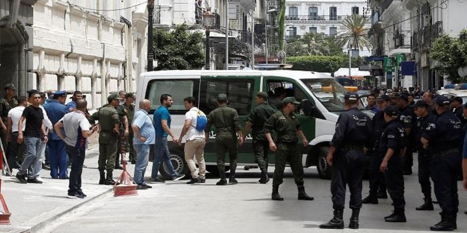 مسلح يطعن إمام مسجد فى الجزائر ويصيبه بجروح خطيرة