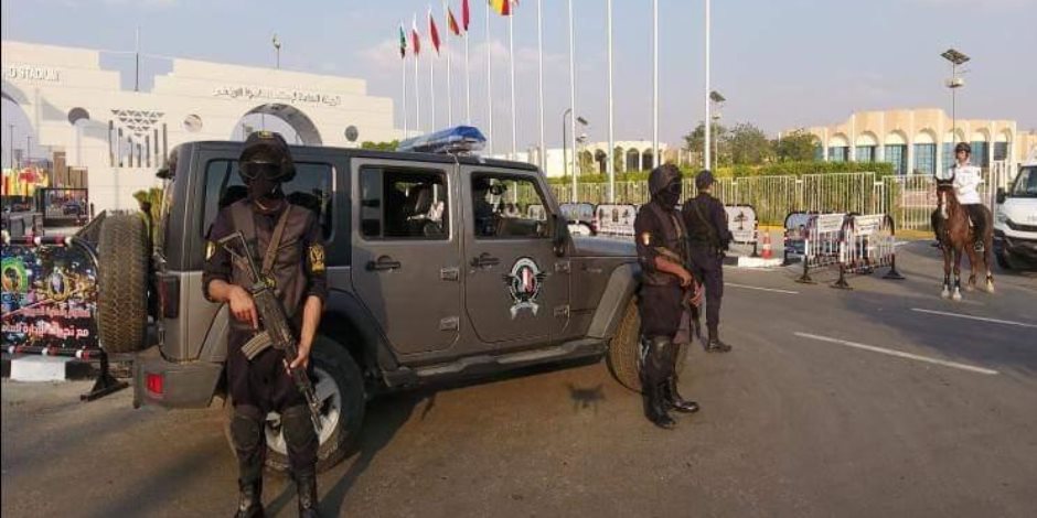ادخلوها بسلام آمنين.. الشرطة في خدمة أمم أفريقيا (فيديو) ادخلوها بسلام آمنين.. الشرطة في خدمة أمم أفريقيا (فيديو)
