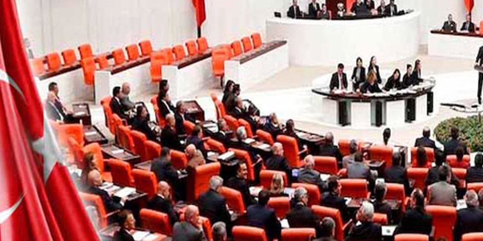 حلفائك باعوك يا ديكتاتور .. 80 نائب من حزب أردوغان يعتزمون الإنشقاق 