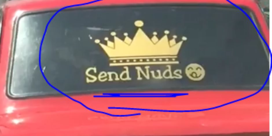 SEND NUDS.. شاب يدعو الفتيات لإرسال صورهن العارية بملصق على ظهر سيارته (فيديو)