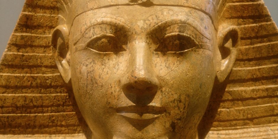 الحب في بلاط «مصر القديمة».. دلائل جديدة لوجود علاقة بين «حتشبسوت» والمهندس «سينيموت»