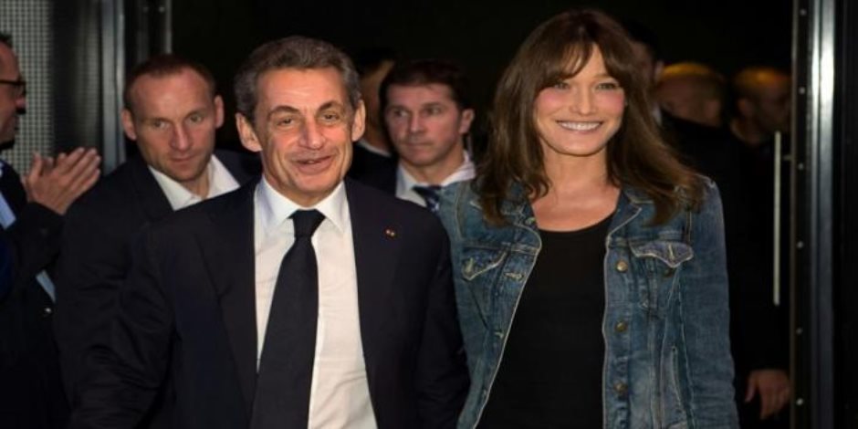 صورة لساركوزي وكارلا بروني.. سر ظهور الرئيس الفرنسي أطول من زوجته 