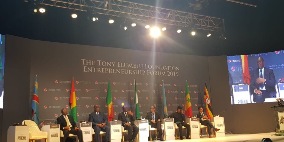 الملياردير النيجيري توني إلومولو: أدرس الاستثمار في مصر بعد استقرار اقتصادها