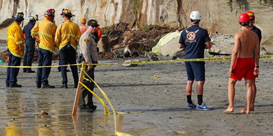 جولة في صحف العالم.. انهيار منحدر على شاطئ إنسينيتاس بولاية كاليفورنيا 