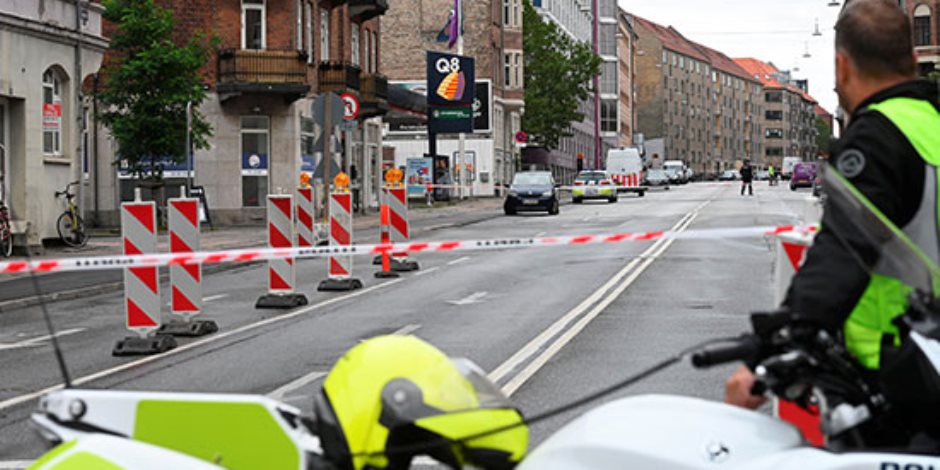 شاهد.. انفجار مركز شرطة في كوبنهاجن