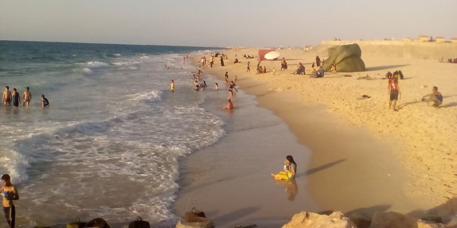 أهالي شمال سيناء يحتفلون بعيد الأضحى على الشواطئ و  برحلات سفاري لشواء اللحوم   (صور)