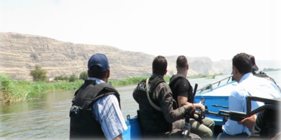 الداخلية تبيد 2 فدان مزروعة بنبات القنب في حملة بالقوصية ( صور) الداخلية تبيد 2 فدان مزروعة بنبات القنب في حملة بالقوصية ( صور)