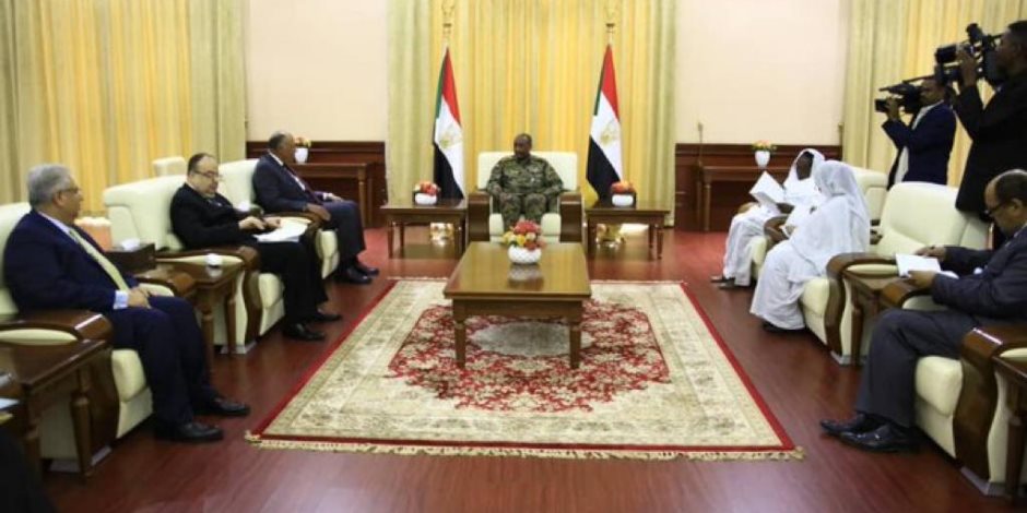 رئيس المجلس السيادي السوداني يعبر عن تقديره الكبير لدور مصر الداعم للسودان  