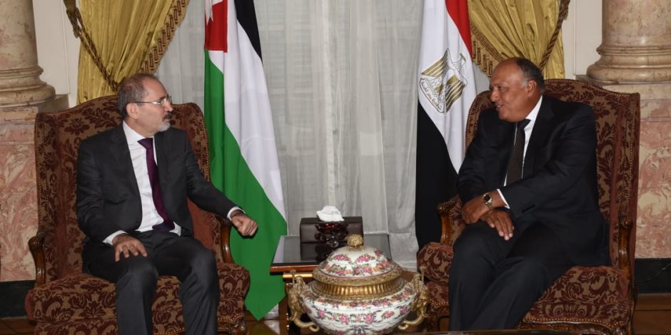 شكرى يستبق الاجتماع الوزارى العربى بلقاء نظيره الأردني ووزير الدولة الإماراتي "صور"