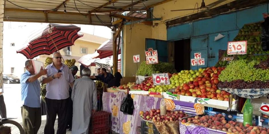 توافر كافة السلع والخضروات بأسواق شمال سيناء.. ومواصلة صرف مقررات سبتمبر (صور)