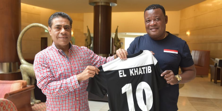 «كانو سبورت» الغيني يهدي قميص فريقه لرئيس مجلس إدارة النادي الأهلي
