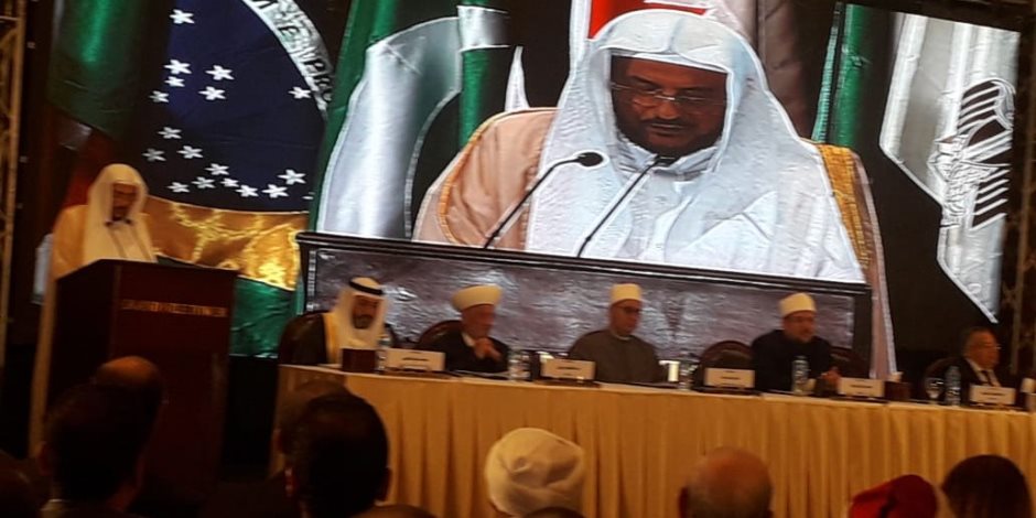 وزير أوقاف السعودية: الجماعات المتطرفة سبب الثورات وقتل المدنيين وتخريب الأوطان