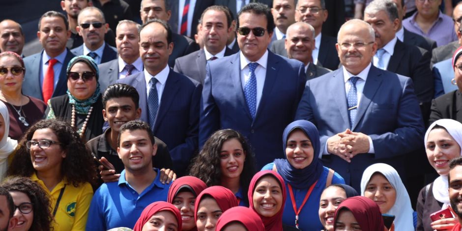 وزير التعليم العالي يشارك فى افتتاح العام الجامعى الجديد بجامعة القاهرة 