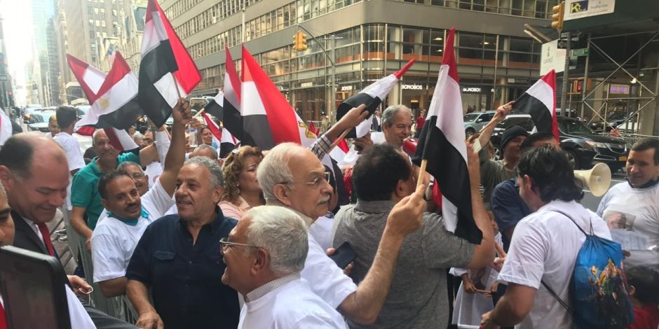 الجالية المصرية بأمريكا تحتشد لليوم الثالث على التوالي لدعم وتأييد الرئيس السيسي (فيديو وصور)
