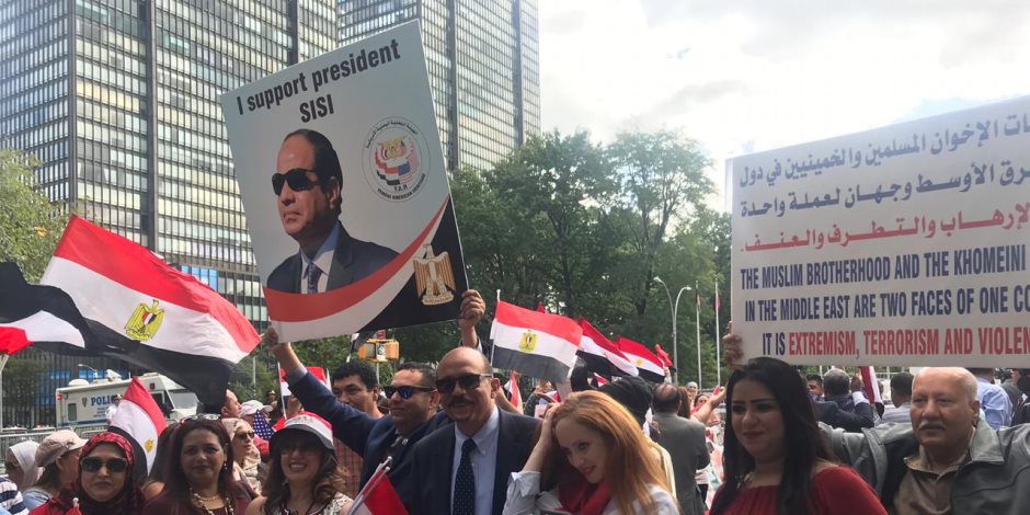 شوارع نيويورك تزينت بأعلام مصر.. كيف هزت هتافات الجالية المصرية  أرجاء «مانهاتن»؟ 