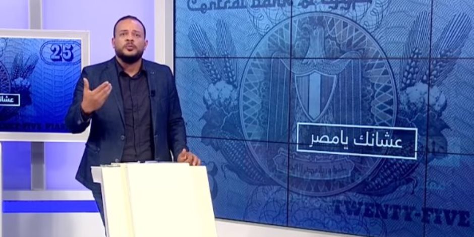 درس في الوطنية.. مصريون يسحلون مذيعا إخوانيا على قناة الشرق (فيديو)