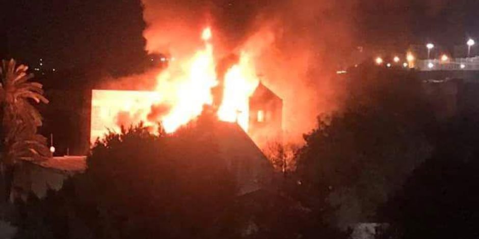 شهود عيان: حريق محدود بقاعة داخل كنيسة المنصورة وتم السيطرة عليه