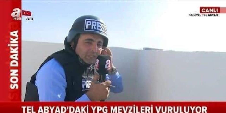 متأمر وغبي : كاميرا تصوير لمراسل TRT تفضح كذب وفبركة مذيع قناة aHaber التركية  