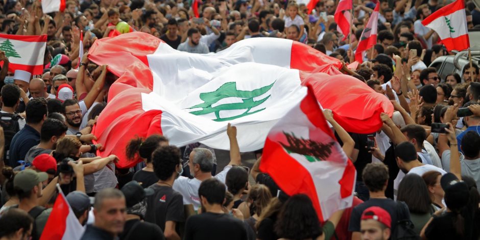 اشتباكات تشتعل وحرب أهلية تلوح في الأفق بعد 40 يومًا من الاحتجاجات.. إلى أين تتجه لبنان؟