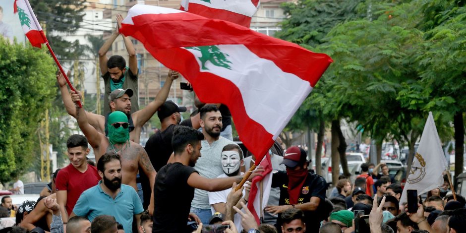  تطورات ساخنة في الشارع اللبناني.. المتظاهرن يصعدون قبل جلسة البرلمان 