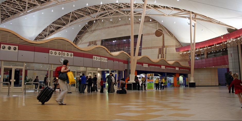 وزير الطيران: المسئولون الإنجليز انبهروا بالتطور الأمني في مطار شرم الشيخ