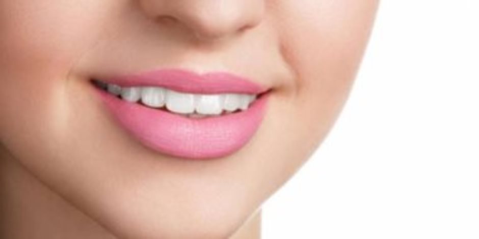 الطب البديل.. وصفات طبيعية لتفتيح منطقة أسفل الفم