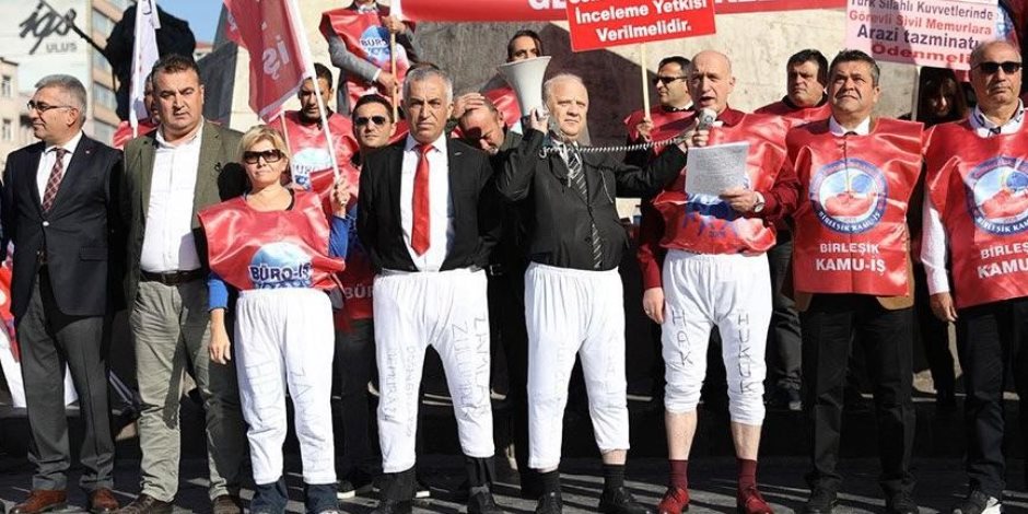 أردوغان "شلح" الأتراك.. الشعب يتظاهر في الشوارع بالملابس الداخلية (صور)