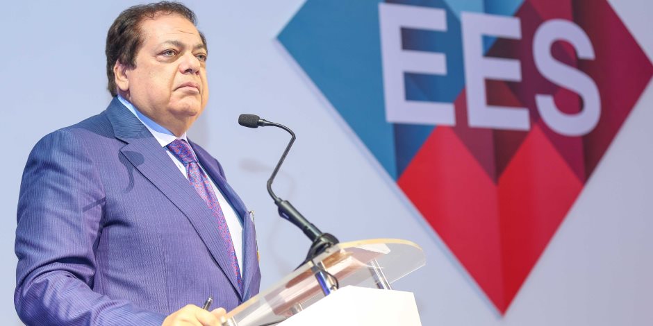 محمد أبو العينين من قمة مصر الاقتصادية: مصر وضعت رؤى لتحقيق تنمية تليق بمكانتها