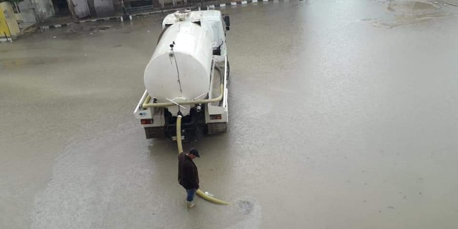 محافظة شمال سيناء تواصل سحب مياه الأمطار من شوارع العريش واستمرار رفع الطوارئ (صور)