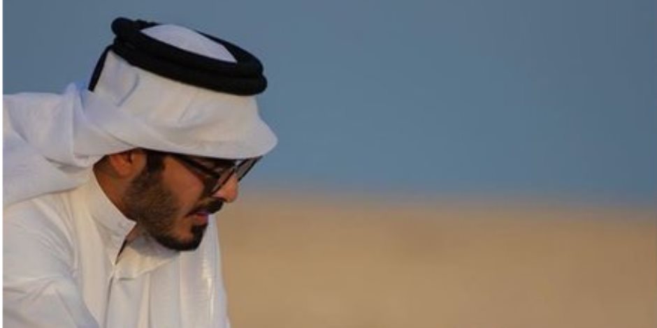 شقيق أمير قطر يزور الجزر الإماراتية المحتلة من إيران ويرفع علم طهران (صور)