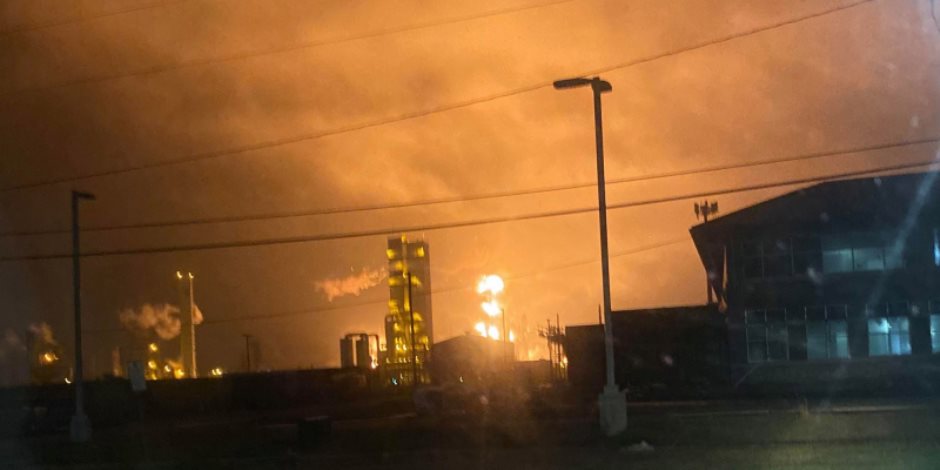 انفجار مصنع كيميائي في ولاية تكساس الأمريكية (فيديو)