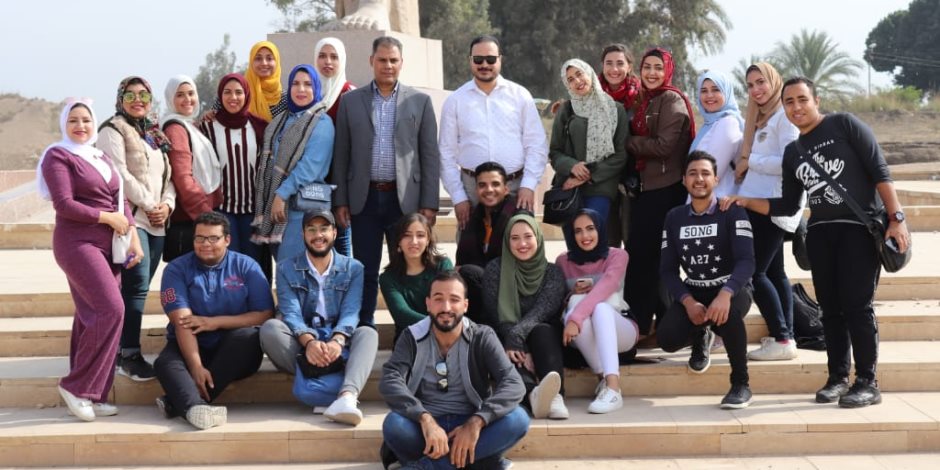 طلاب الآثار بجامعة مصر للعلوم والتكنولوجيا فى زيارة علمية لمنطقة "تل بسطة"