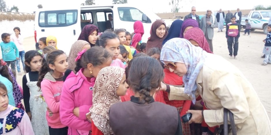 قافلة طبية وغذائية لأهالي رفح المنقولين بسبب الحرب على الإرهاب برعاية محافظ شمال سيناء (صور)